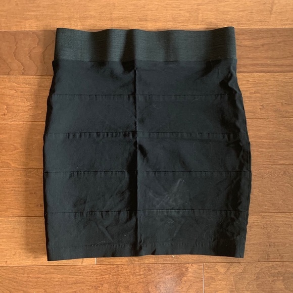 📦 Moving Sale - 4/20$ 📦 Mini black skirt - Picture 2 of 3